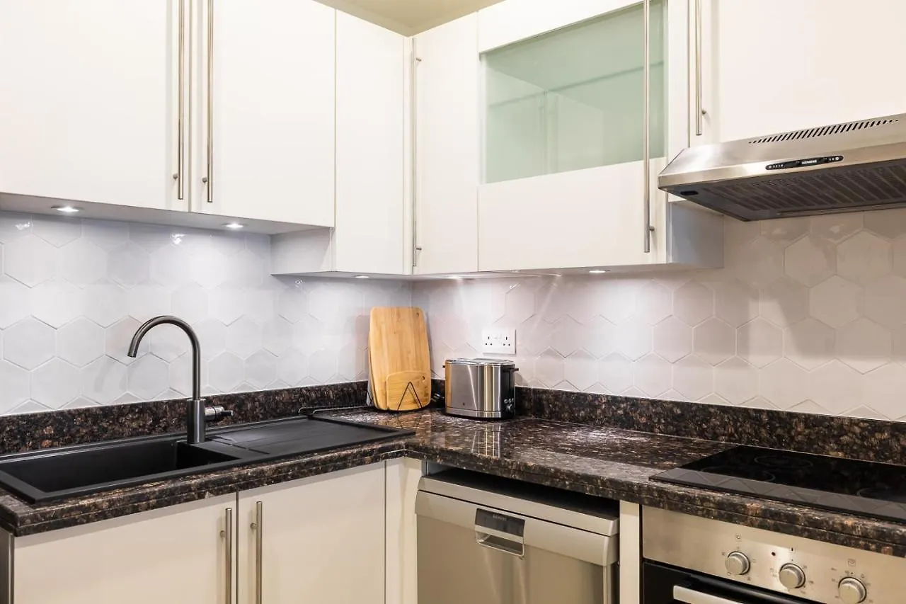 Apartment In Golden Mile With Access To Fairmont Dubai