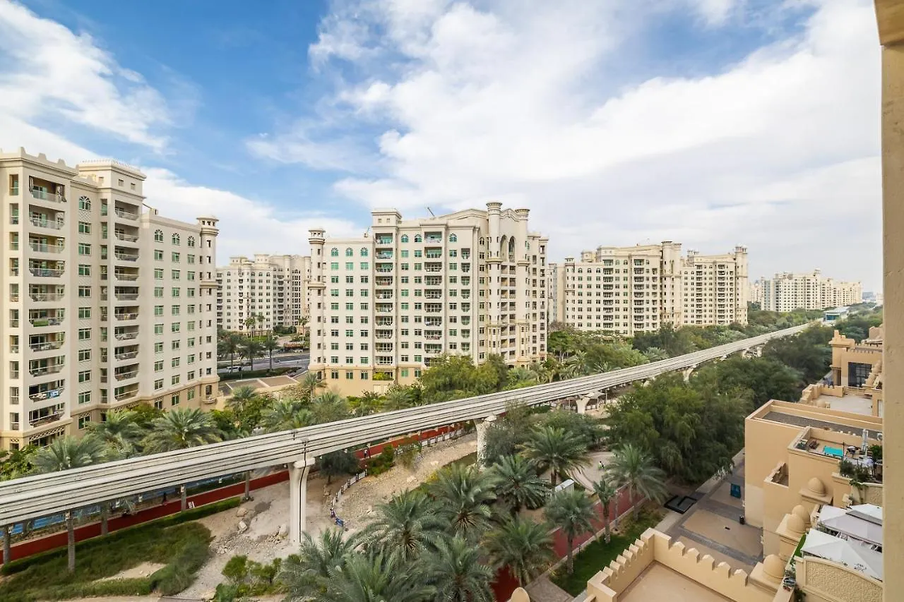 Apartment In Golden Mile With Access To Fairmont Dubai